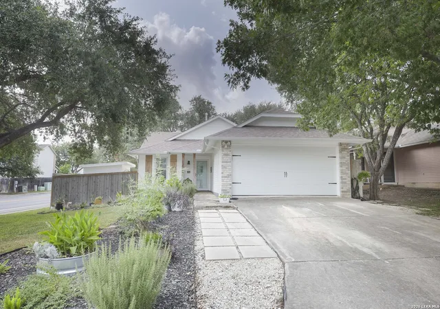 Photo 3 of Sale Pending at 12076 Stoney Brg, San Antonio, TX 78247 | MLS# 2006661 | Listing updated on 2026-08-20