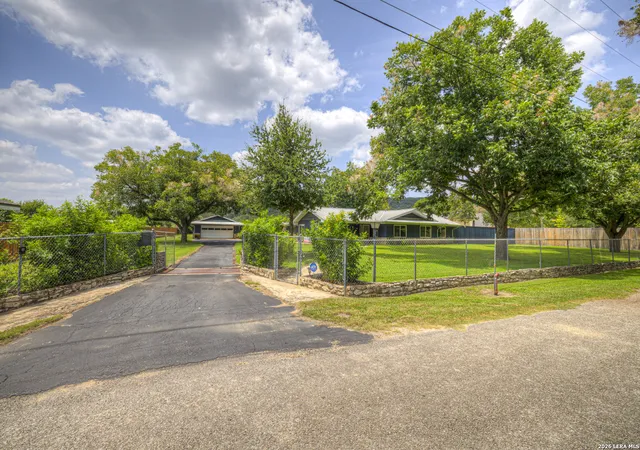 Photo 2 of Single family home for sale at 635 Riverside Path, Canyon Lake, TX 78133 | MLS# 2006662 | Listing updated on 2026-08-18