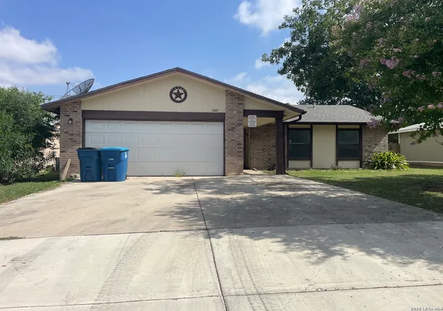Photo 3 of Single family home for sale at 5307 Binz Engleman Rd, Kirby, TX 78219 | MLS# 2006678 | Listing updated on 2026-09-01