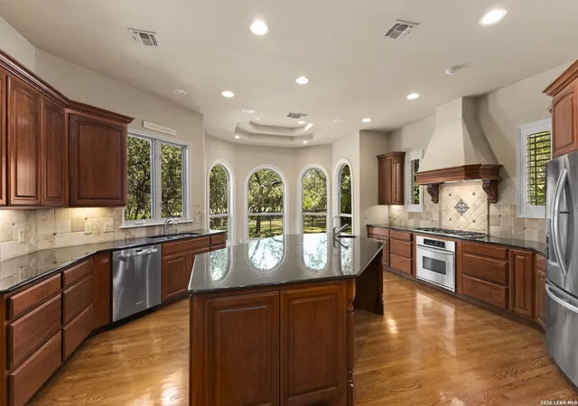 Photo 4 of Single family home for sale at 3 Westelm Pt, San Antonio, TX 78230 | MLS# 2006687 | Listing updated on 2026-09-12