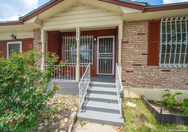 Photo 3 of Single family home for sale at 325 Maryland St, San Antonio, TX 78203 | MLS# 2006702 | Listing updated on 2026-09-18