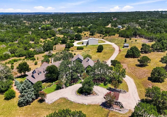 2nd image of 160 Live Oak Ln, Kerrville, TX 78028 | MLS# 2006704