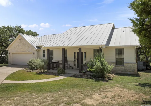 Photo 2 of Single family home for sale at 2700 Skyline Dr, Canyon Lake, TX 78133 | MLS# 2006716 | Listing updated on 2026-09-13