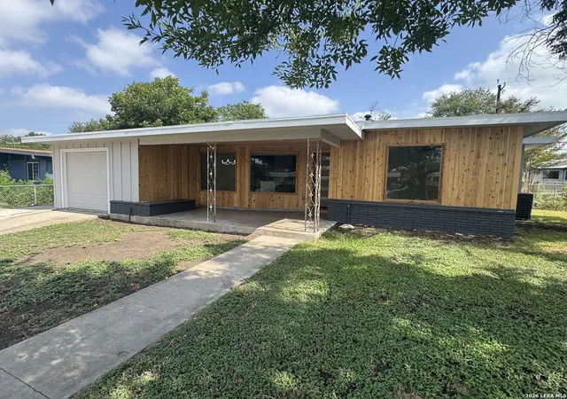 Photo 1 of Sale Pending at 119 Greenhaven Dr, San Antonio, TX 78201 | MLS# 2006721 | Listing updated on 2026-08-15