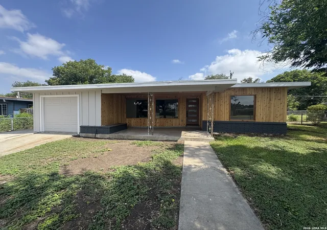 Photo 2 of Sale Pending at 119 Greenhaven Dr, San Antonio, TX 78201 | MLS# 2006721 | Listing updated on 2026-08-15