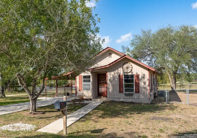 2nd image of 412 W Coker, Devine, TX 78016 | MLS# 2006722