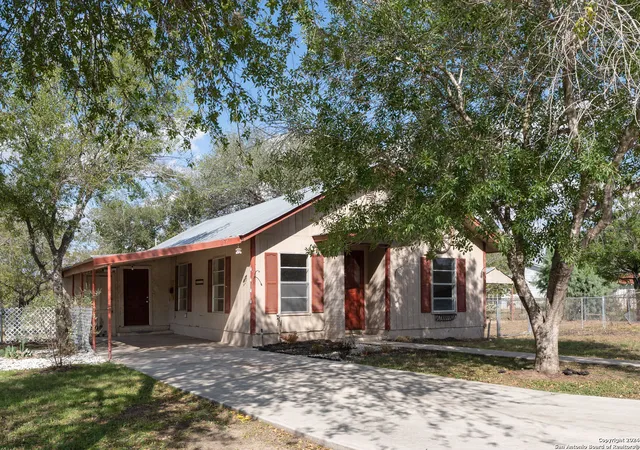 3rd image of 412 W Coker, Devine, TX 78016 | MLS# 2006722