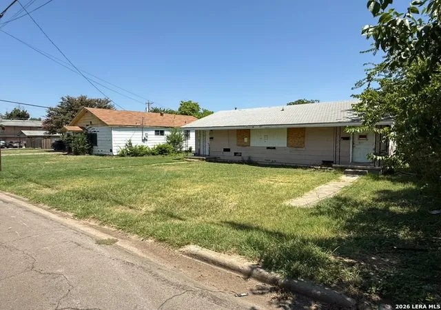 Photo 2 of Single family home for sale at 207 W Anderson Ave, Killeen, TX 76541 | MLS# 2006746 | Listing updated on 2026-08-21