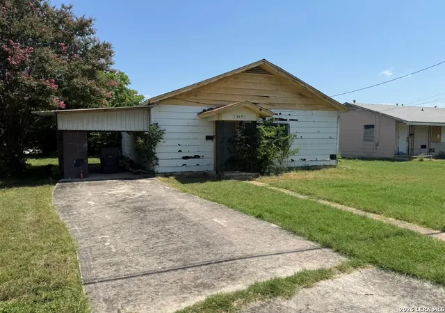 Photo 2 of Single family home for sale at 207 W Anderson Ave, Killeen, TX 76541 | MLS# 2006746 | Listing updated on 2026-08-21
