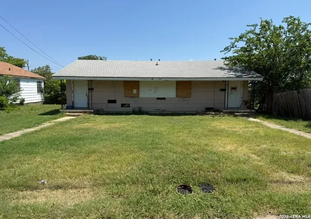 Photo 3 of Single family home for sale at 207 W Anderson Ave, Killeen, TX 76541 | MLS# 2006746 | Listing updated on 2026-08-21