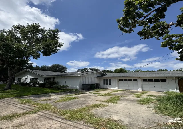 Photo 2 of Single family home for sale at 2406 Bon Aire Ave, Victoria, TX 77901 | MLS# 2006786 | Listing updated on 2026-08-18