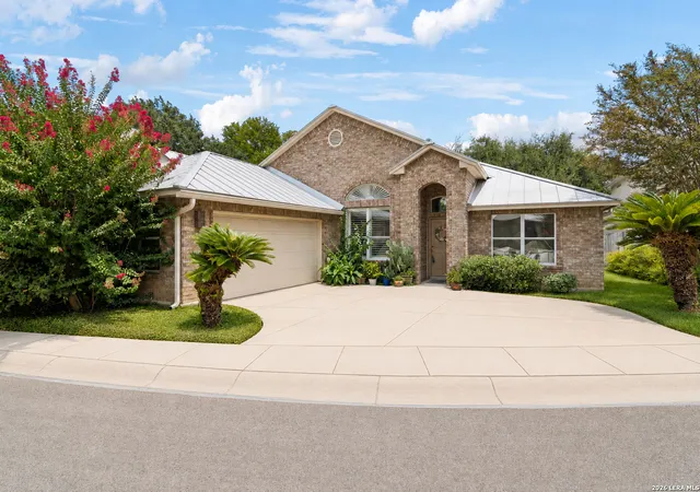 Photo 2 of Single family home for sale at 104 Oakwell Farms Pkwy, San Antonio, TX 78218 | MLS# 2006805 | Listing updated on 2026-09-09