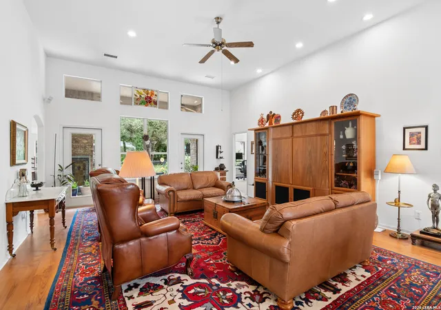 Photo 4 of Single family home for sale at 104 Oakwell Farms Pkwy, San Antonio, TX 78218 | MLS# 2006805 | Listing updated on 2026-09-09