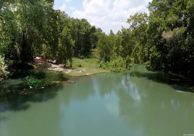 Photo 3 of Single family home for sale at 1329 River Pl Dr, New Braunfels, TX 78130 | MLS# 2006819 | Listing updated on 2026-09-21