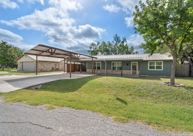 Photo 1 of Single family home for sale at 291 Bowlegs St, Brackettville, TX 78832 | MLS# 2006820 | Listing updated on 2026-09-18