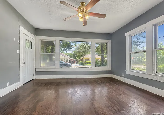 Photo 3 of Single family home for sale at 423 Barrett Pl, San Antonio, TX 78225 | MLS# 2006842 | Listing updated on 2026-09-11