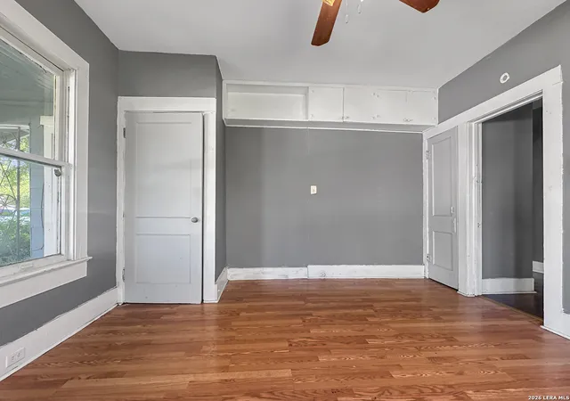 Photo 4 of Single family home for sale at 423 Barrett Pl, San Antonio, TX 78225 | MLS# 2006842 | Listing updated on 2026-09-11