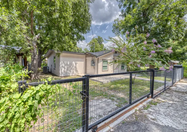 2nd image of 422 Apolonio St, Uvalde, TX 78801 | MLS# 2006853