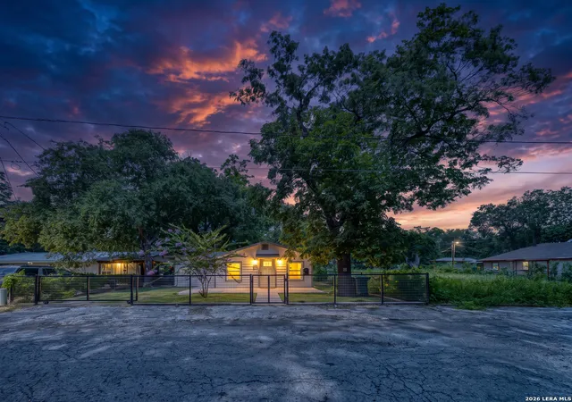 Photo 3 of Single family home for sale at 422 Apolonio St, Uvalde, TX 78801 | MLS# 2006853 | Listing updated on 2026-09-19