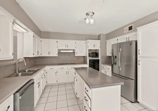 Photo 4 of Single family home for sale at 8923 Melinda Ct, San Antonio, TX 78240 | MLS# 2006859 | Listing updated on 2026-09-21