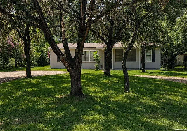 3rd image of 141 N Wagon Wheel Dr, Boerne, TX 78015 | MLS# 2006893
