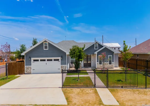 2nd image of 96 Chuck Wagon Rd, Eagle Pass, TX 78852 | MLS# 2006913