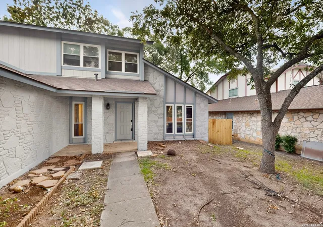 Photo 4 of Single family home for sale at 12206 Autumn Vista St, San Antonio, TX 78249 | MLS# 2006964 | Listing updated on 2026-09-13