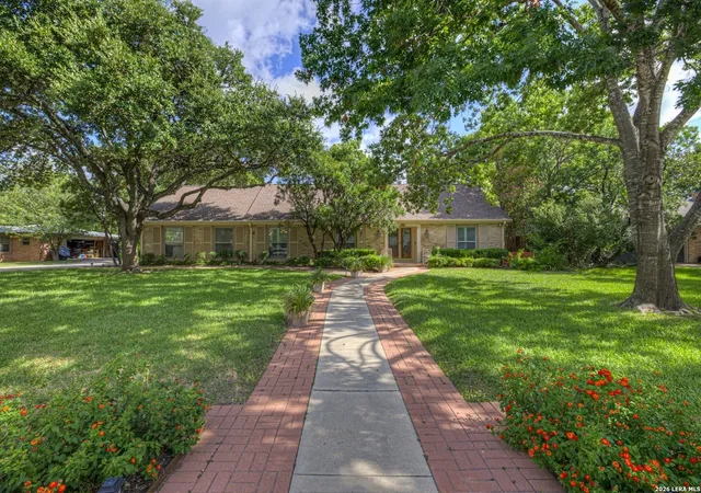 Photo 2 of Sale Pending at 211 Royal Oaks, San Antonio, TX 78209 | MLS# 2006973 | Listing updated on 2026-08-26