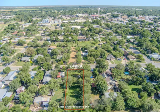 3rd image of 224 E Leona St, Uvalde, TX 78801 | MLS# 2007030