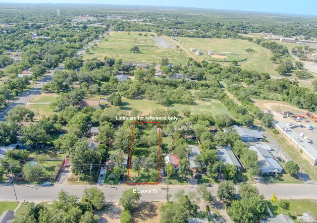 4th image of 224 E Leona St, Uvalde, TX 78801 | MLS# 2007030