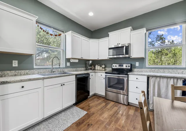 4th image of 1296 Hedgestone, Canyon Lake, TX 78133 | MLS# 2007031