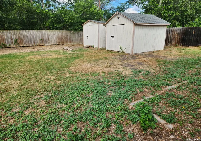 18th image of 209 Park Ln, Universal City, TX 78148 | MLS# 2007046