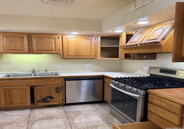 2nd image of 209 Park Ln, Universal City, TX 78148 | MLS# 2007046