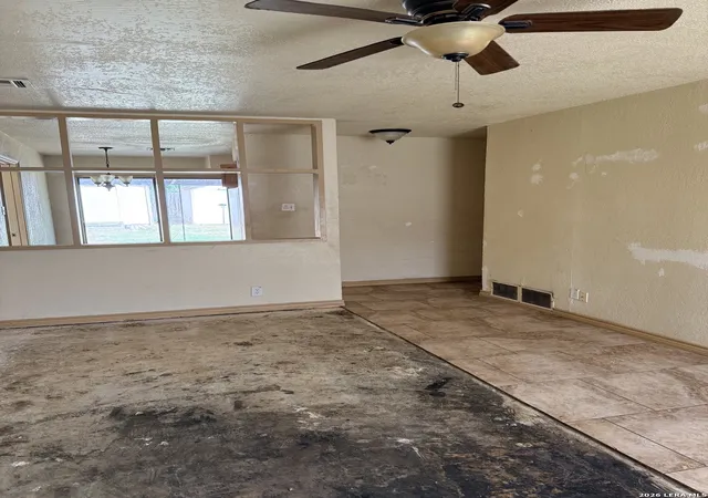 4th image of 209 Park Ln, Universal City, TX 78148 | MLS# 2007046