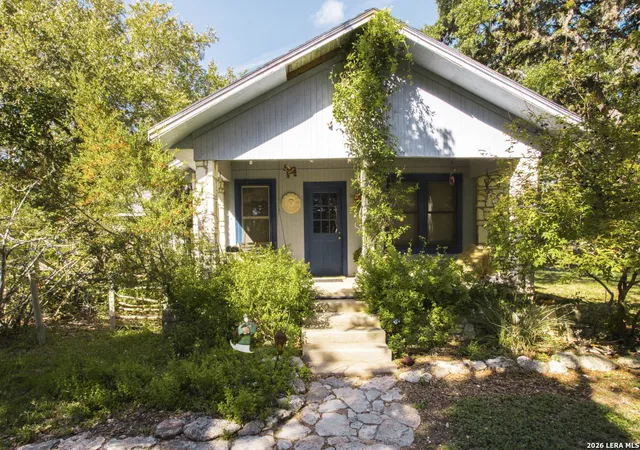 Photo 3 of Single family home for sale at 7087 Dietz Elkhorn Rd, Boerne, TX 78015 | MLS# 2007056 | Listing updated on 2026-08-19