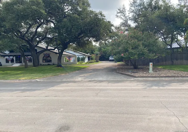 Photo 3 of Single family home for sale at 29616 No Le Hace Dr, Fair Oaks Ranch, TX 78015 | MLS# 2007064 | Listing updated on 2026-08-19