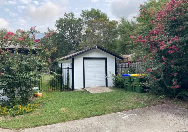 Photo 3 of Single family home for sale at 29616 No Le Hace Dr, Fair Oaks Ranch, TX 78015 | MLS# 2007064 | Listing updated on 2026-08-19