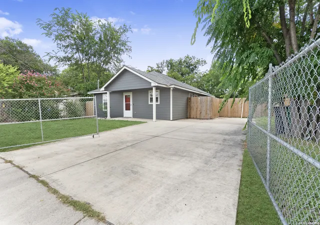 Photo 3 of Sale Pending at 6346 W Commerce St, San Antonio, TX 78237 | MLS# 2007069 | Listing updated on 2026-09-12