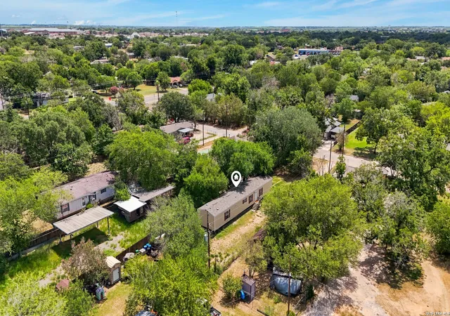 2nd image of 1117 Plum St, Floresville, TX 78114 | MLS# 2007078