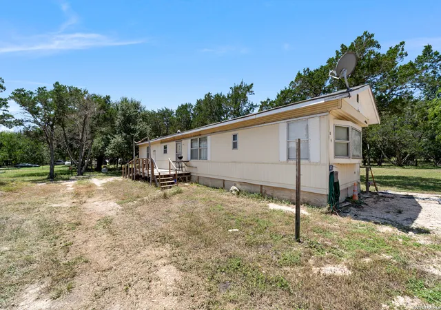 Photo 3 of Single family home for sale at 404 Camino Real Rd, Kerrville, TX 78028 | MLS# 2007091 | Listing updated on 2026-08-19
