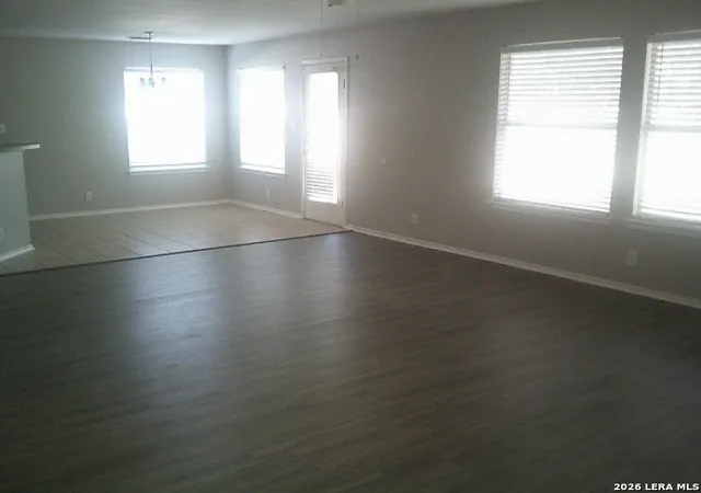 Photo 4 of Single family home for sale at 517 Zapata Cir, New Braunfels, TX 78130 | MLS# 2007096 | Listing updated on 2026-10-11