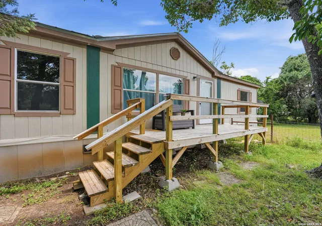 Photo 1 of Single family home for sale at 718 Oak Dr, Bandera, TX 78003 | MLS# 2007098 | Listing updated on 2026-08-16