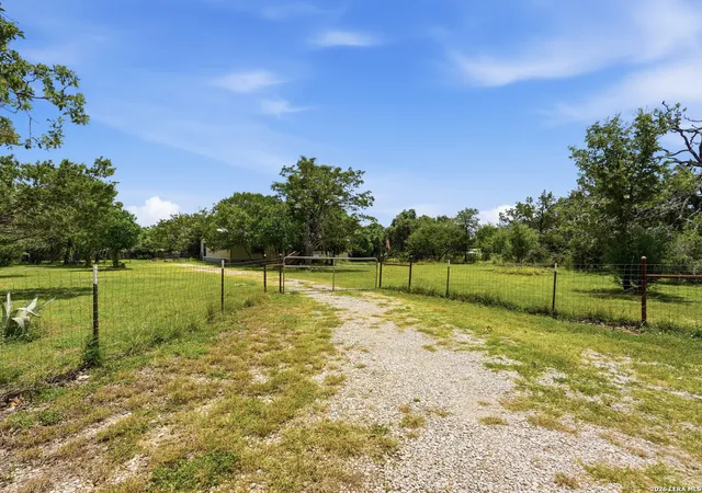 Photo 2 of Single family home for sale at 718 Oak Dr, Bandera, TX 78003 | MLS# 2007098 | Listing updated on 2026-08-16