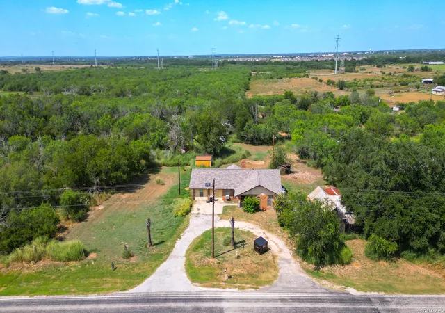 Photo 3 of House for sale at 150 Fm 1303, Floresville, TX 78114 | MLS# 2007113 | Listing updated on 2026-10-03