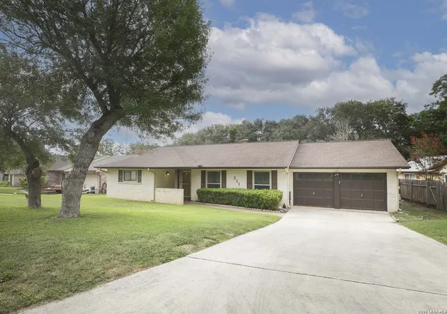 2nd image of 211 Forrest Trl, Universal City, TX 78148 | MLS# 2007141
