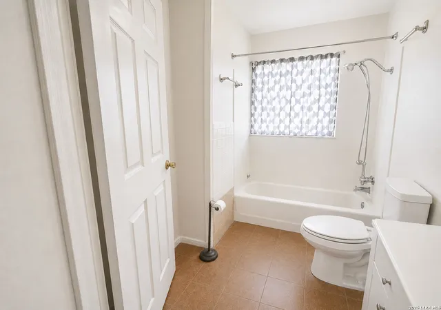Photo 4 of Sale Pending at 314 Springvale Dr, San Antonio, TX 78227 | MLS# 2007181 | Listing updated on 2026-09-09