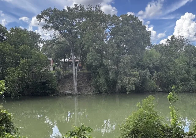 Photo 2 of Sale Pending at 380 Guadalupe River Dr, Seguin, TX 78155 | MLS# 2007213 | Listing updated on 2026-09-08