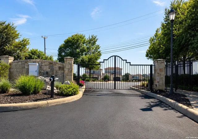 Photo 4 of Single family home for sale at 18014 Maui Sands, San Antonio, TX 78255 | MLS# 2007216 | Listing updated on 2026-08-20