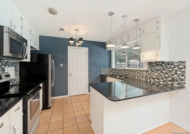 5th image of 800 Marilyn Dr, Schertz, TX 78154 | MLS# 2007237