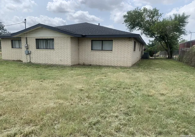 5th image of 508 Crouch Ave, Devine, TX 78016 | MLS# 2007274